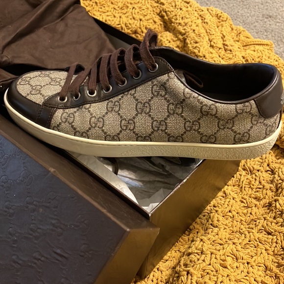Gucci sneakers fits like M 8.5 - Picture 3 of 9